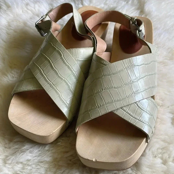 Madewell 🐊 size 8 clogs. Worn once. Cute light green croc crocodile embossed. - Picture 11 of 11